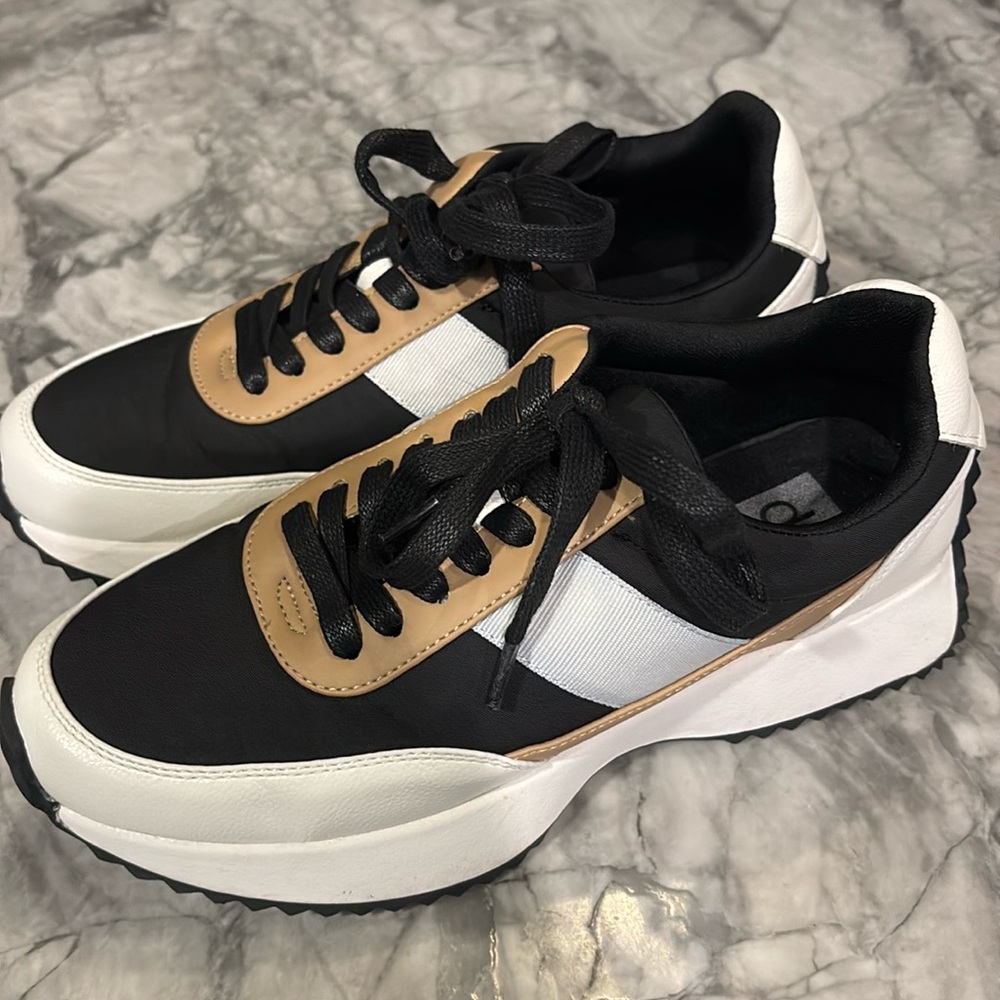 Dolce Vita Bettie sneaker
